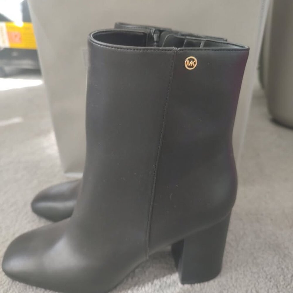NEW Michael Kors Booties Sz. 7 Never Worn